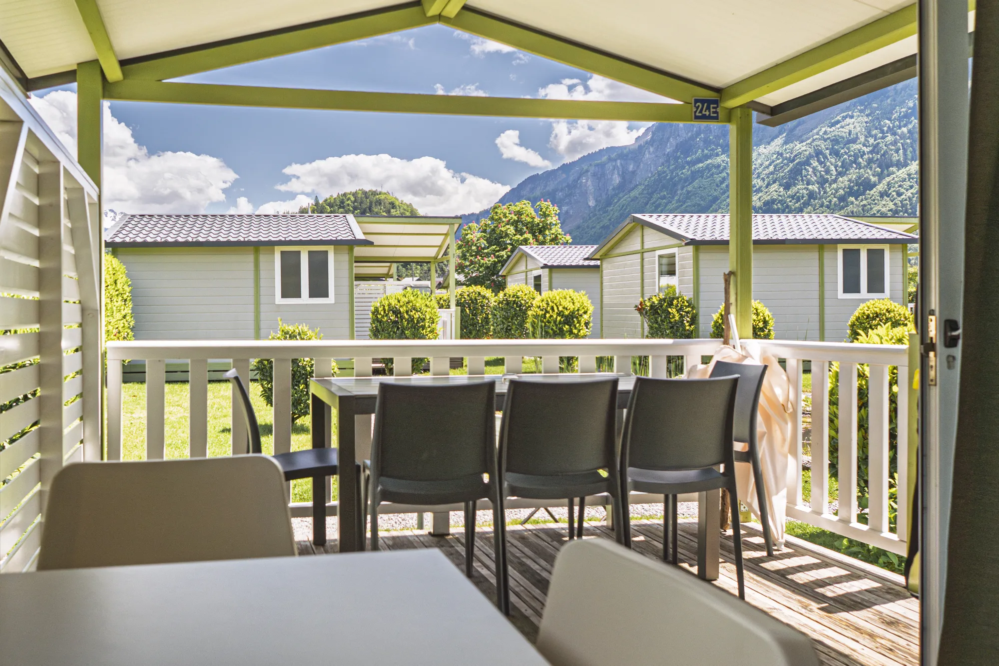 Beachhouse 16 — Direkt am Brienzersee mit privatem Seezugang — das Ferienhaus für vier.