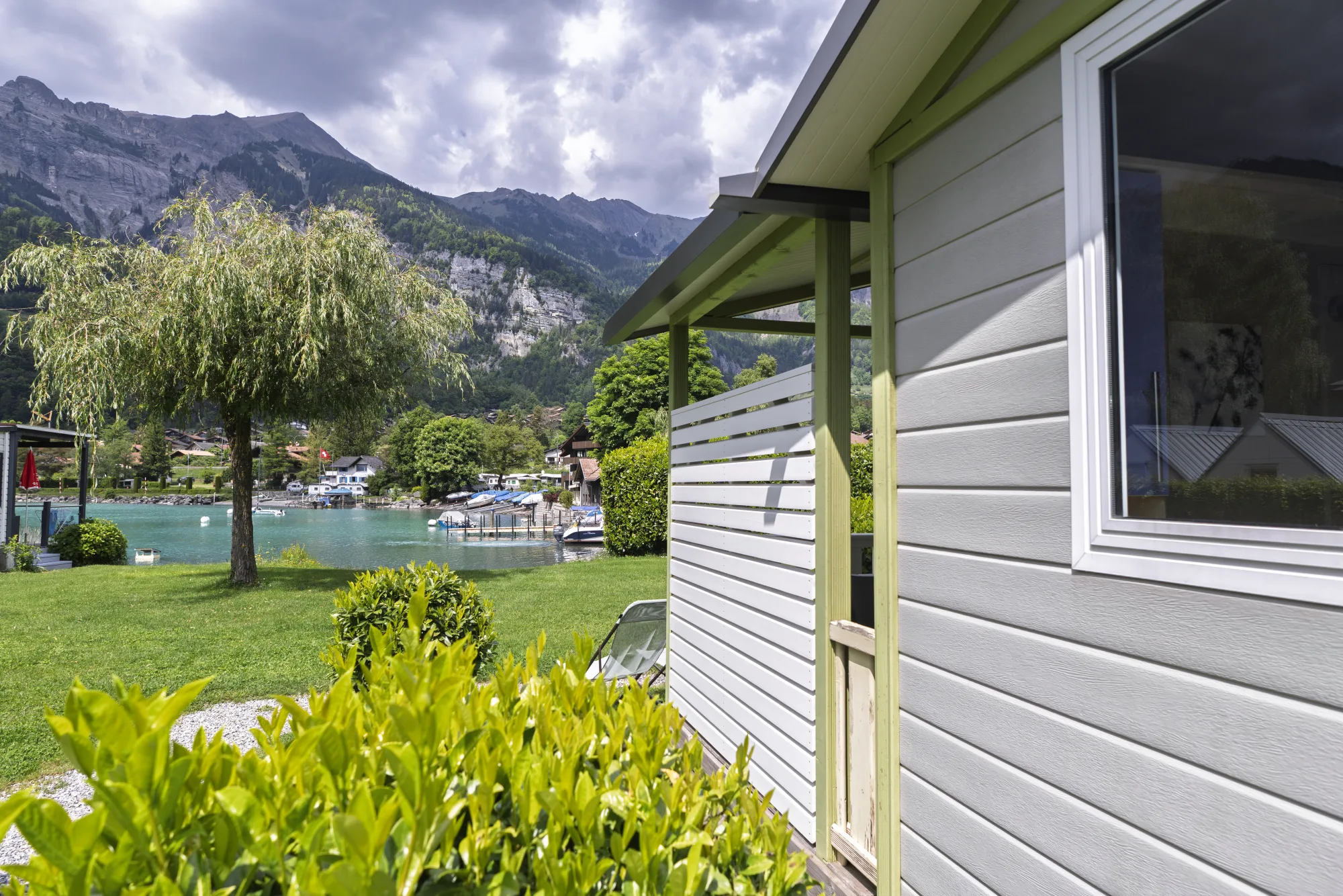 Samoa am See — Terrasse mit Blick auf den Brienzersee